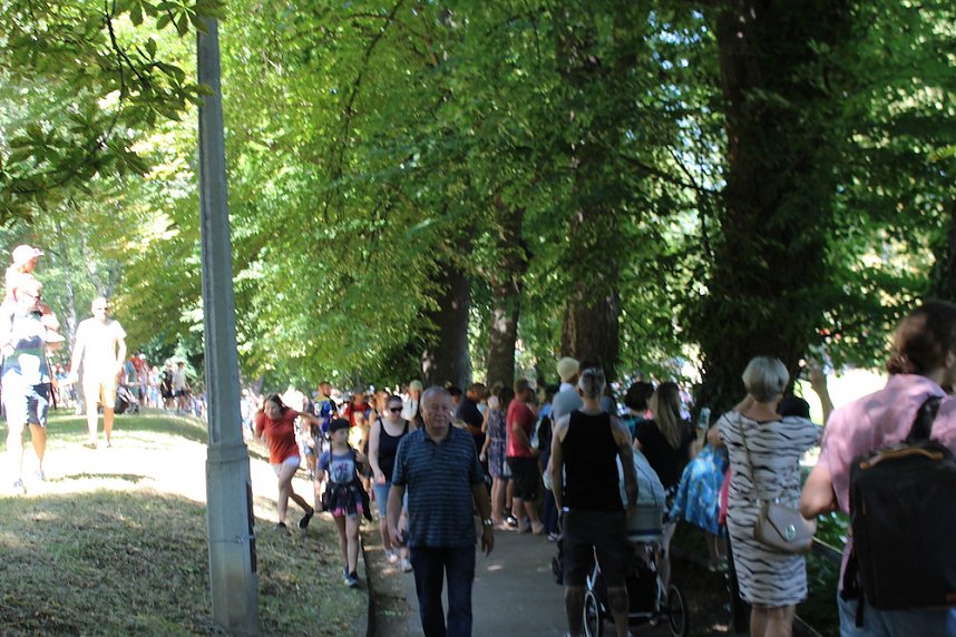 Am Start und an der Strecke des Entenrennens 2022