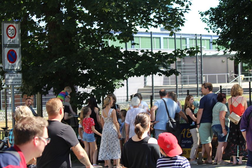 Am Start und an der Strecke des Entenrennens 2022