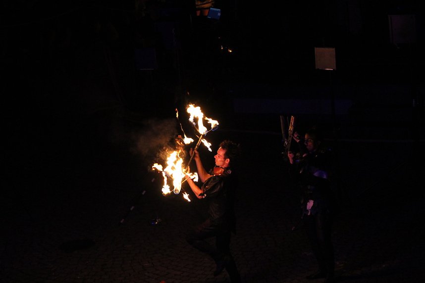 Atemberaubendes Feuerspektakel auf dem T&ouml;pfermarkt in Bad Langensalza 