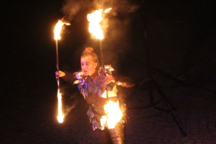 Atemberaubendes Feuerspektakel auf dem T&ouml;pfermarkt in Bad Langensalza 