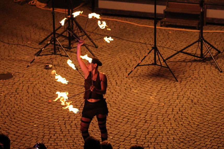 Atemberaubendes Feuerspektakel auf dem T&ouml;pfermarkt in Bad Langensalza