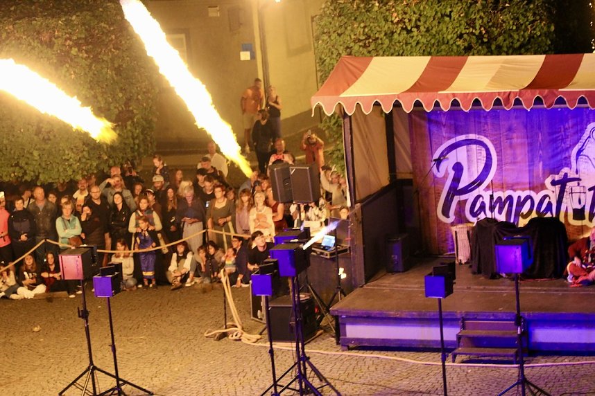 Atemberaubendes Feuerspektakel auf dem T&ouml;pfermarkt in Bad Langensalza