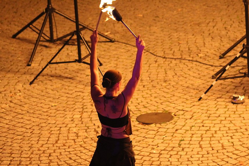 Atemberaubendes Feuerspektakel auf dem T&ouml;pfermarkt in Bad Langensalza