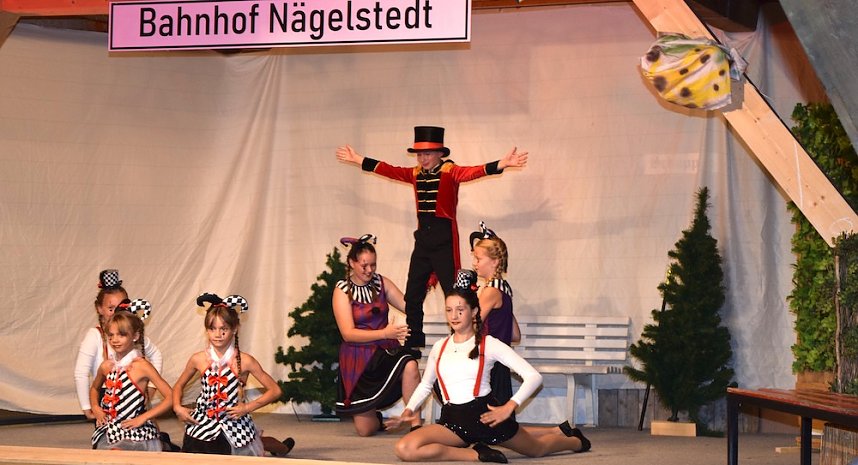 "Es f&auml;hrt kein Zug nach irgendwo" im Bauerntheater N&auml;gelstedt