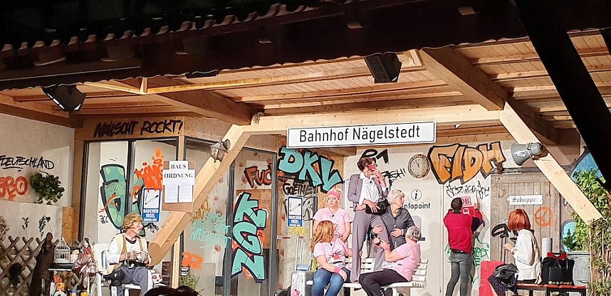 "Es f&auml;hrt kein Zug nach irgendwo" im Bauerntheater N&auml;gelstedt