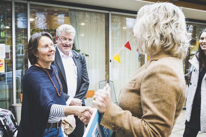 Die Th&uuml;ringer Mehrkindfamilienkarte wurde von Frau Ministerin Susanna Karawanskij mit dem Th&uuml;ringer Demografiepreis 2022 Heimat:Th&uuml;ringen! ausgezeichnet