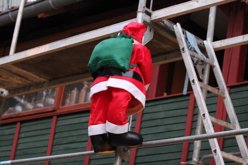 Weihnachtliches Ambiente im Antiquit&auml;ten-und Tr&ouml;delhof