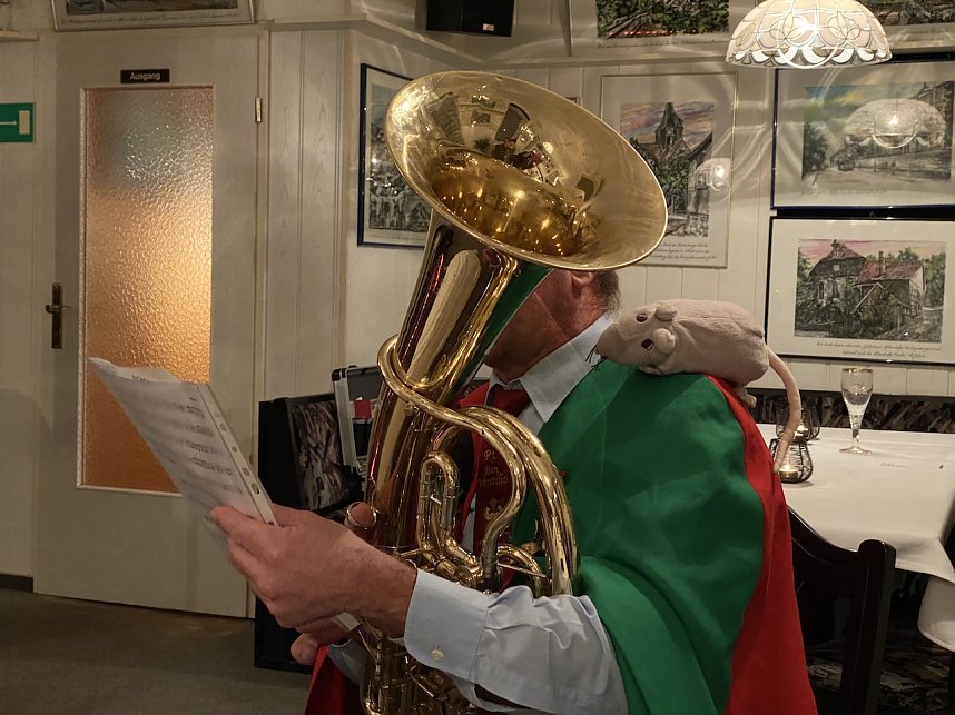 Musik spielt eine wichtige Rolle bei den Schlaraffen. Alle Instrumente sind zugelassen