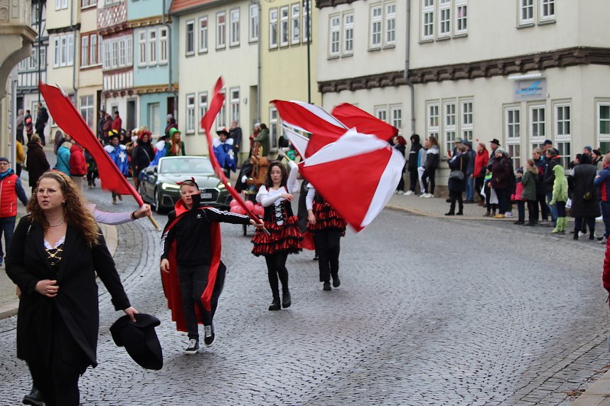 Fr&ouml;hlichbunter Karnevalsumzug in und um Bad Langensalza