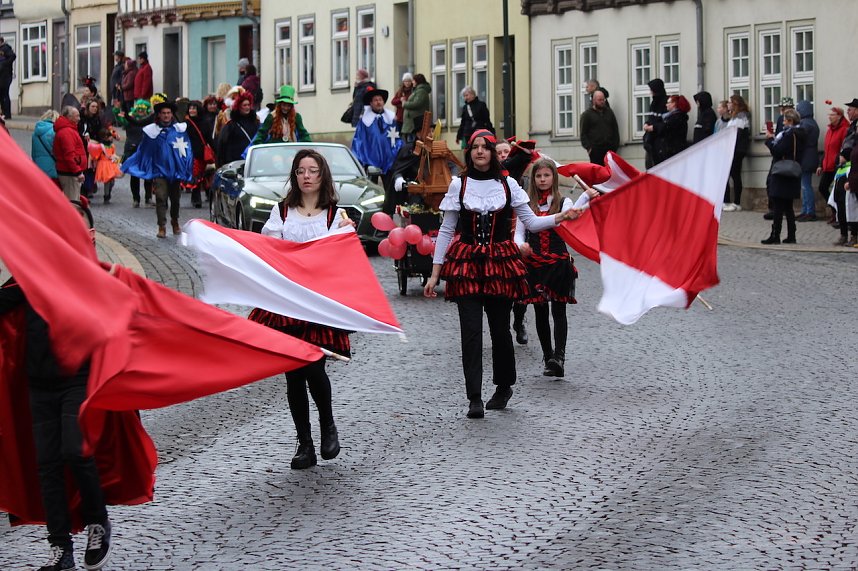 Fr&ouml;hlichbunter Karnevalsumzug in und um Bad Langensalza
