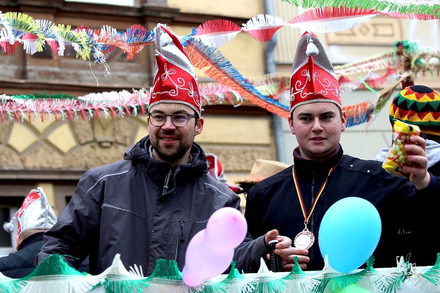 Fr&ouml;hlichbunter Karnevalsumzug in und um Bad Langensalza