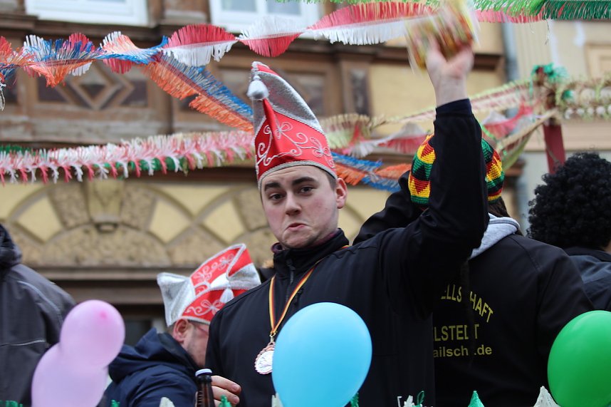 Fr&ouml;hlichbunter Karnevalsumzug in und um Bad Langensalza