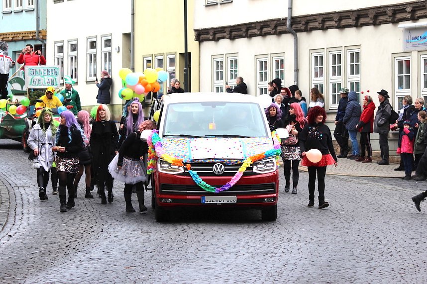 Fr&ouml;hlichbunter Karnevalsumzug in und um Bad Langensalza