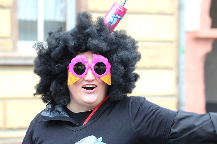 Fr&ouml;hlichbunter Karnevalsumzug in und um Bad Langensalza