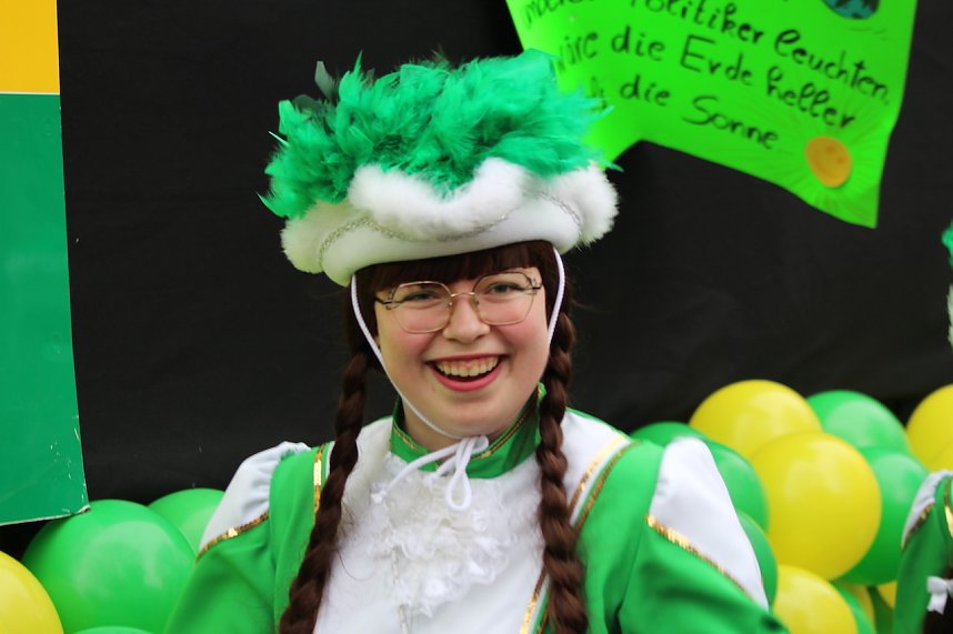 Fr&ouml;hlichbunter Karnevalsumzug in und um Bad Langensalza