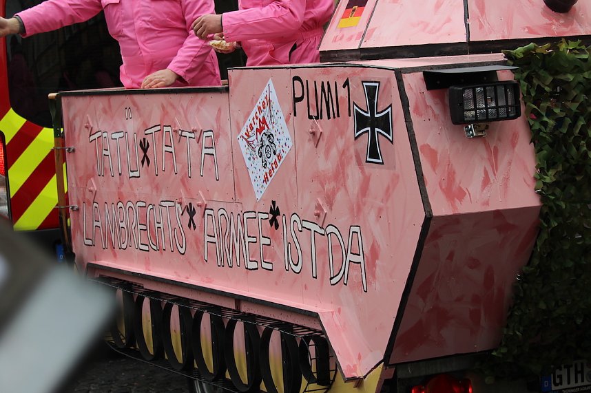 Fr&ouml;hlichbunter Karnevalsumzug in und um Bad Langensalza