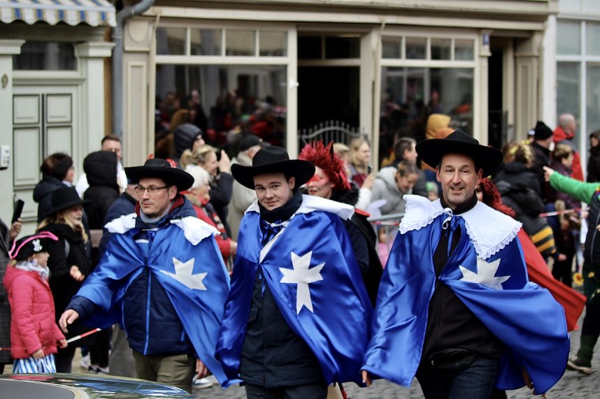 ZUm Karnevalsumzug zog es viele Jecken in die Stadt Bad Langensalza
