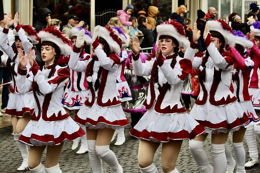 ZUm Karnevalsumzug zog es viele Jecken in die Stadt Bad Langensalza