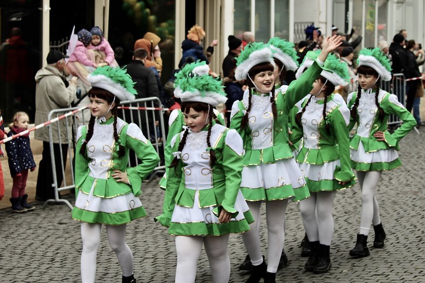 ZUm Karnevalsumzug zog es viele Jecken in die Stadt Bad Langensalza