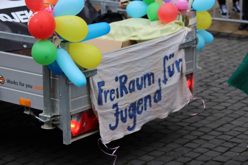 ZUm Karnevalsumzug zog es viele Jecken in die Stadt Bad Langensalza