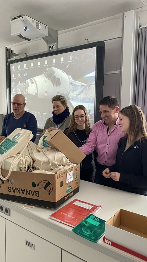 Ausbildungsboxen &uuml;bergeben