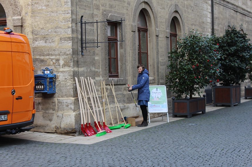 Fr&uuml;hjahrsputz am Bad Langensalzaer Rathaus
