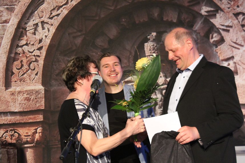 Kyffh&auml;user Sportlergala 2020/2022 - Ehrenpreis f&uuml;r Wolfgang Henze f&uuml;r seinen gro&szlig;en Einsatz im SV Rot Weiss Wiehe im Bereich Tischtennis