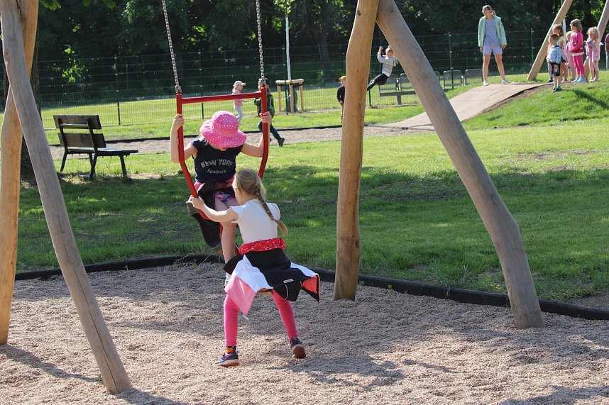 Feierliche Einweihung des neuen Spielplatzes in Bad Langensalza Nord
