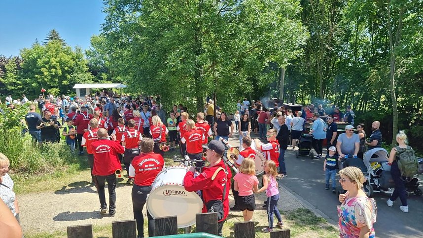 Ein begeisterndes Entenrennen verzauberte Bad Langensalza