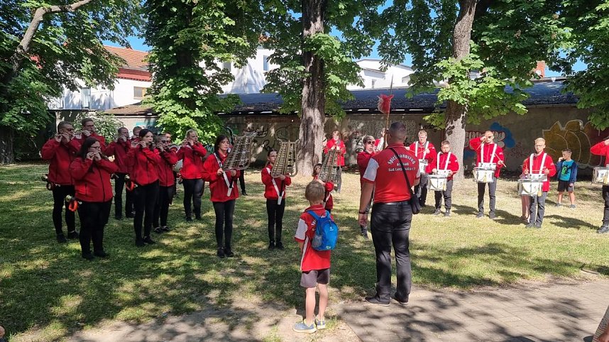 Ein begeisterndes Entenrennen verzauberte Bad Langensalza