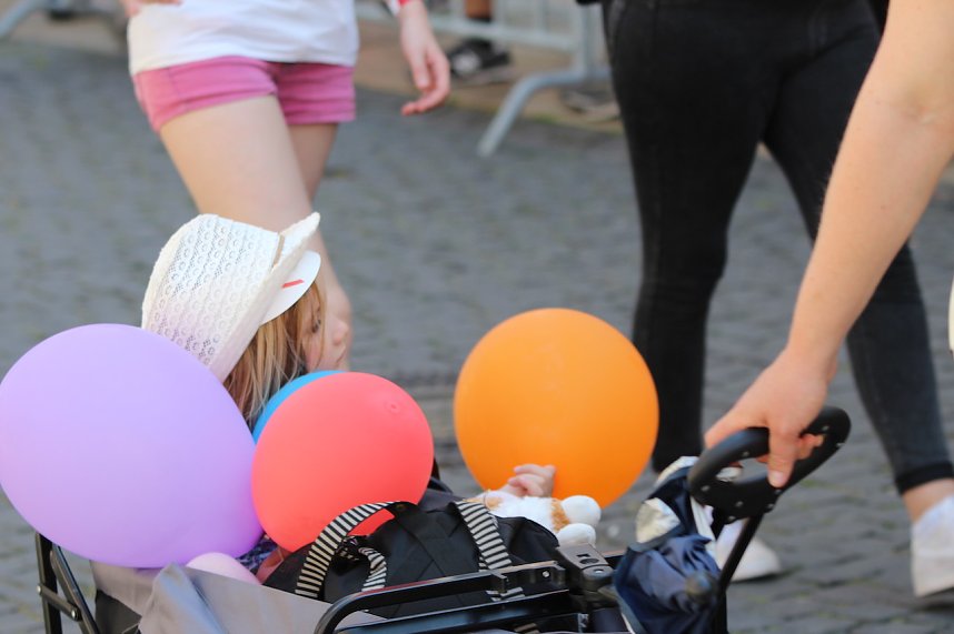 Fr&ouml;hliche Stimmung beim 210 Brunnenfest in Bad Langensalza