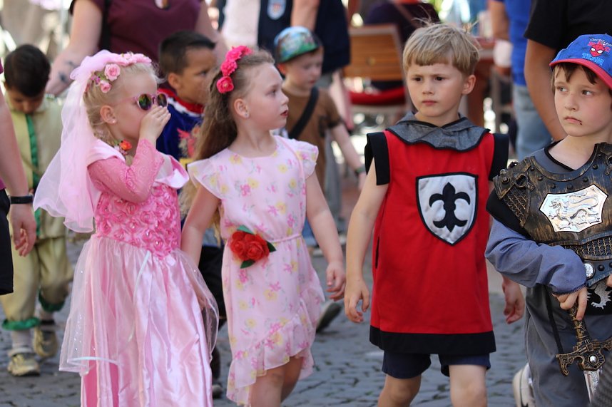 Fr&ouml;hliche Stimmung beim 210 Brunnenfest in Bad Langensalza