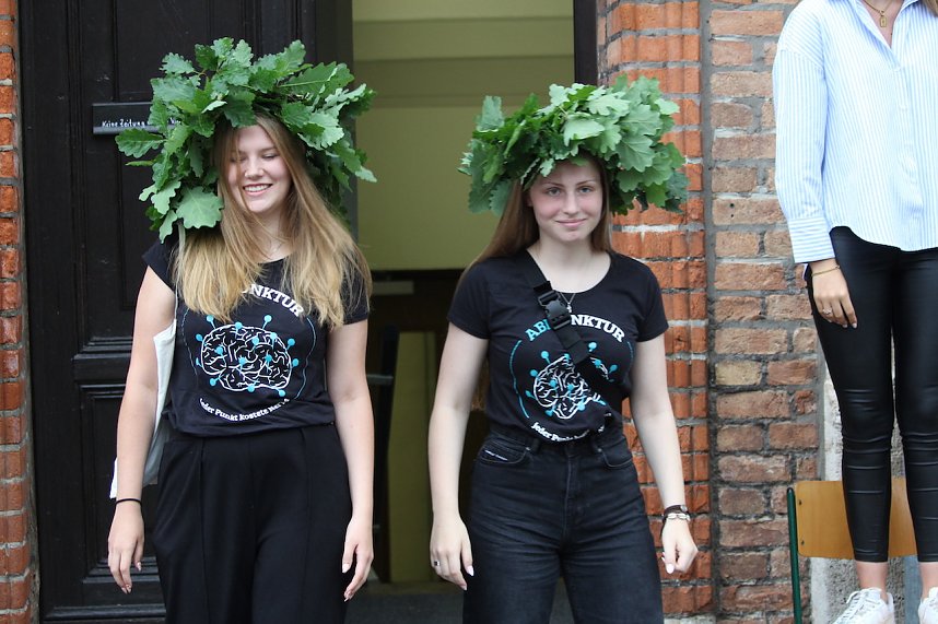Abi 2023 - Abiturienten des Salza Gymnasiums in Bad Langensalza erhalten ihren Eichenlaubkranz