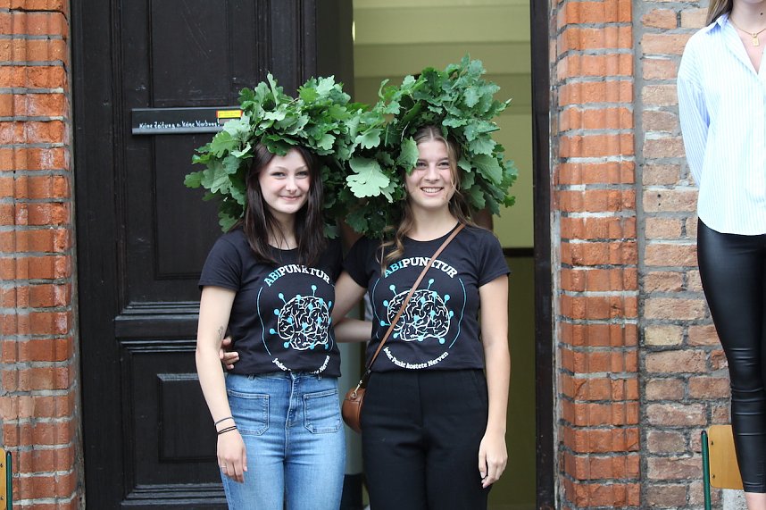 Abi 2023 - Abiturienten des Salza Gymnasiums in Bad Langensalza erhalten ihren Eichenlaubkranz