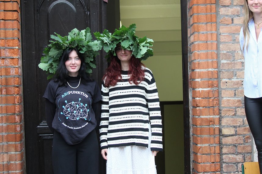 Abi 2023 - Abiturienten des Salza Gymnasiums in Bad Langensalza erhalten ihren Eichenlaubkranz