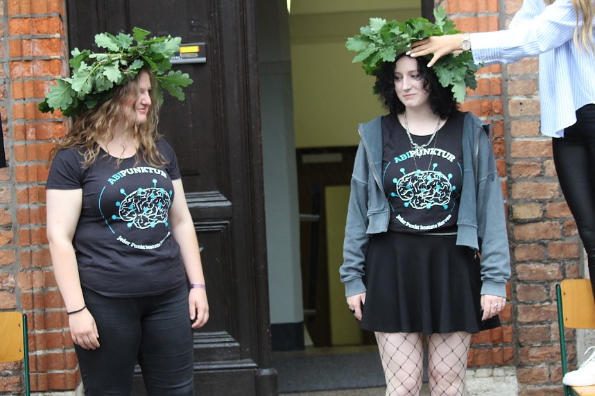 Abi 2023 - Abiturienten des Salza Gymnasiums in Bad Langensalza erhalten ihren Eichenlaubkranz