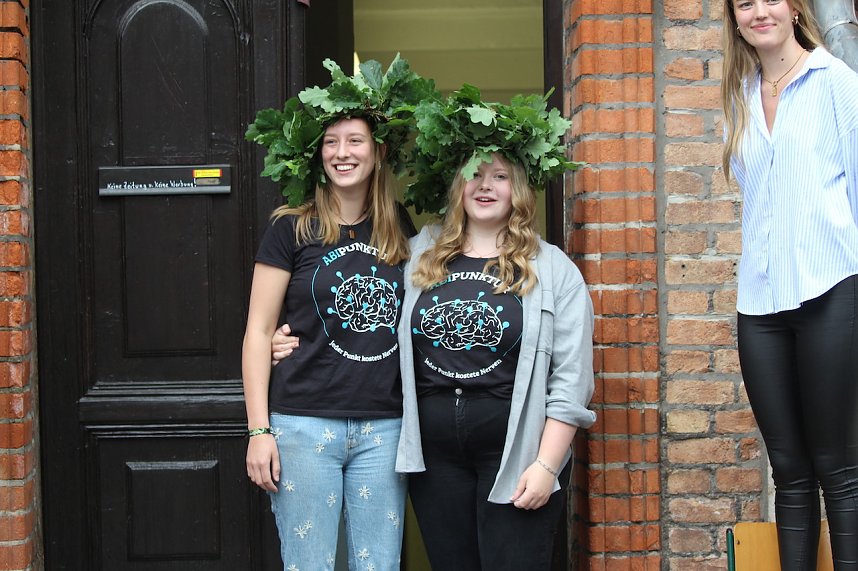 Abi 2023 - Abiturienten des Salza Gymnasiums in Bad Langensalza erhalten ihren Eichenlaubkranz