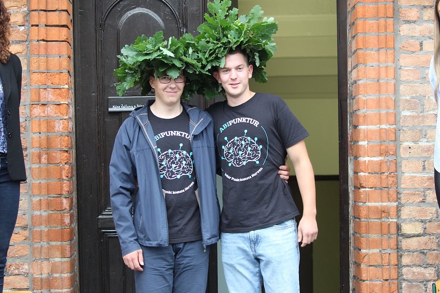 Abi 2023 - Abiturienten des Salza Gymnasiums in Bad Langensalza erhalten ihren Eichenlaubkranz