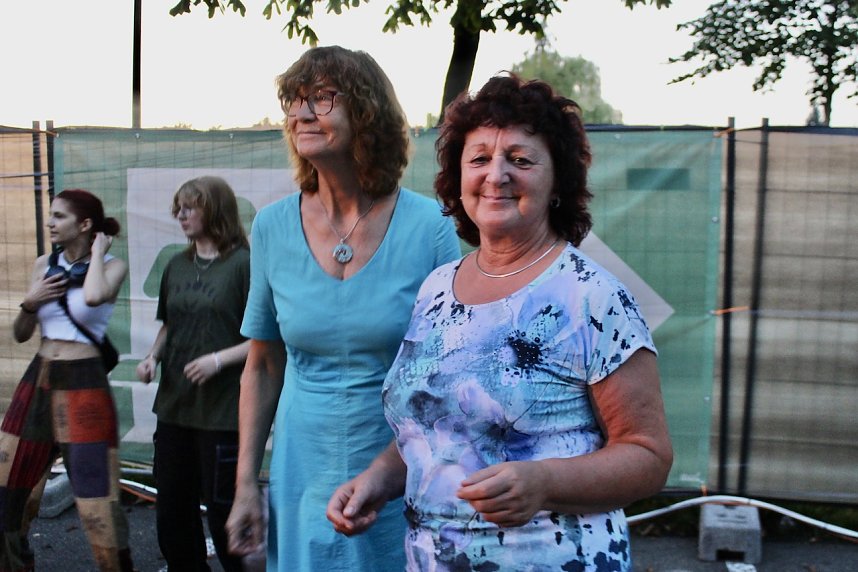 Begeisterte Zuschauerinnen und Zuschauer beim "ABBA Dream Tribute" Konzert in Bad Langensalza