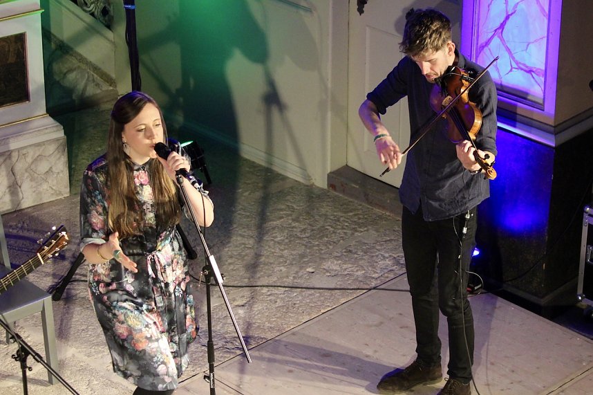 Die schottische Folkmusikerin Siobhan Miller und ihre Band begeisterten das Publikum in der Gottesackerkirche in Bad Langensalza 