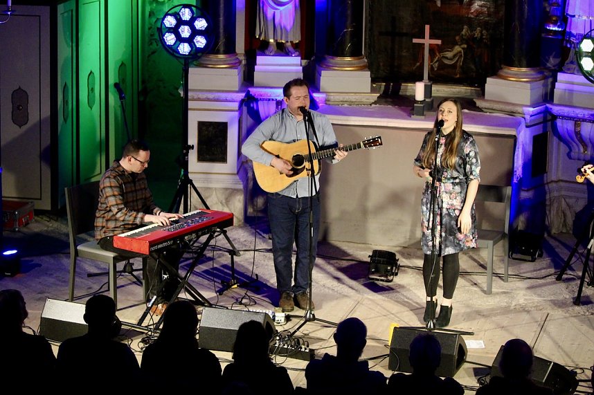 Die schottische Folkmusikerin Siobhan Miller und ihre Band gegeisterte das Publikum in der Gottesackerkirche in Bad Langensalza 