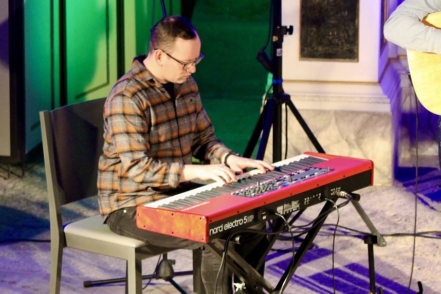 Die schottische Folkmusikerin Siobhan Miller und ihre Band begeisterten das Publikum in der Gottesackerkirche in Bad Langensalza 