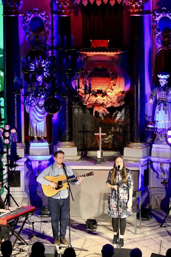 Die schottische Folkmusikerin Siobhan Miller und ihre Band begeisterten das Publikum in der Gottesackerkirche in Bad Langensalza 