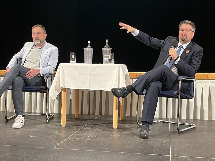 Szenen einer kontroversen Fragestunde