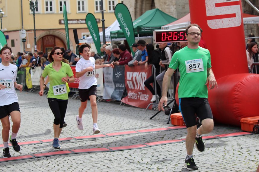 Eintausend L&auml;uferinnen und L&auml;ufer beteiligten sich am 3T&uuml;rmelauf in Bad Langensalza 2024