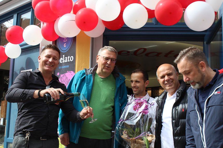 Wiederer&ouml;ffnung des Eiscaf&eacute;s am Neumarkt