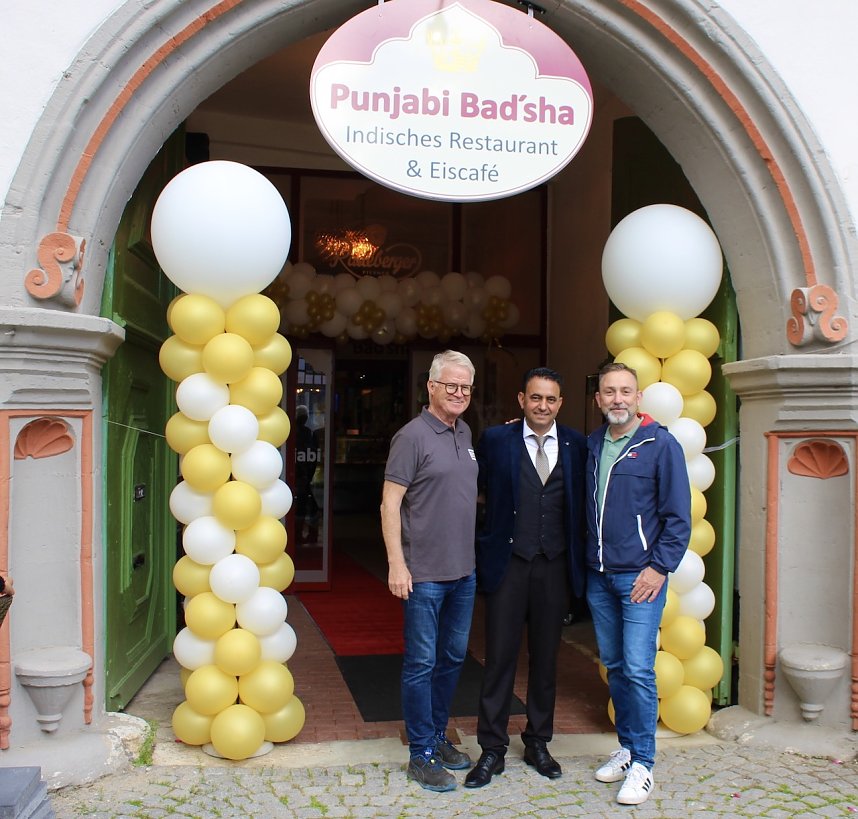 Er&ouml;ffnungsfeier mit geladenen G&auml;sten im Punjabi Bad&acute;sha