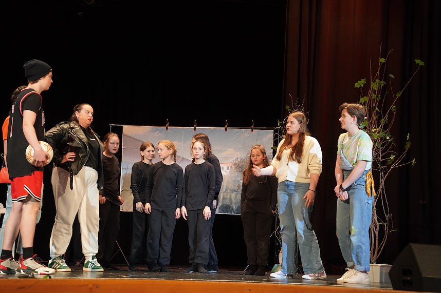 "Time and Time again" gespielt von Sch&uuml;lerinnen und Sch&uuml;lern des Salza Gymnasiums und der Grundschule Sonnenhof