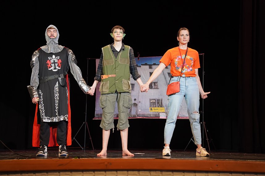 "Time and Time again" gespielt von Sch&uuml;lerinnen und Sch&uuml;lern des Salza Gymnasiums und der Grundschule Sonnenhof
