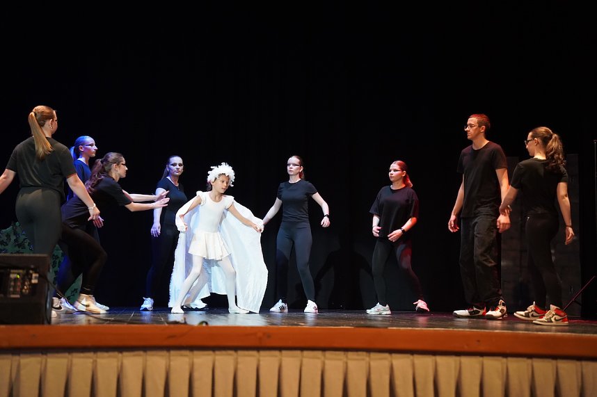 "Time and Time again" gespielt von Sch&uuml;lerinnen und Sch&uuml;lern des Salza Gymnasiums und der Grundschule Sonnenhof